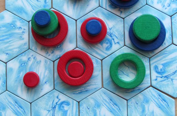 Board game review: Arktia - game is underway Board game review: Arktia - game is underway