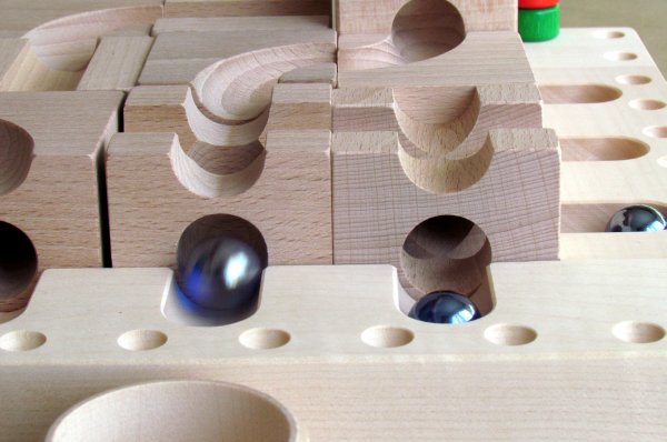 Board game review: Cuboro Tricky Ways - game in progress Board game review: Cuboro Tricky Ways - game in progress
