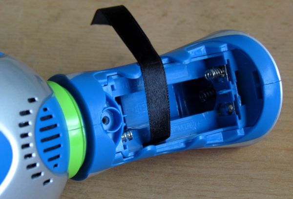 Hyperdash - otvor pro baterie