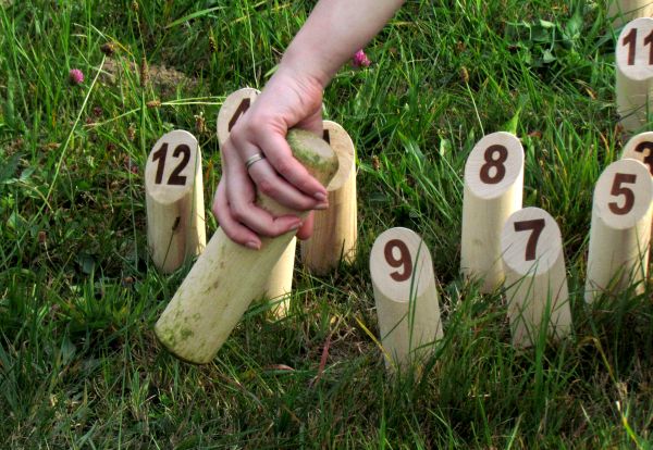 Foto: Recenze: Mölkky - kuželky, pétanque? Něco úplně jiného! Foto: Recenze: Mölkky - kuželky, pétanque? Něco úplně jiného!