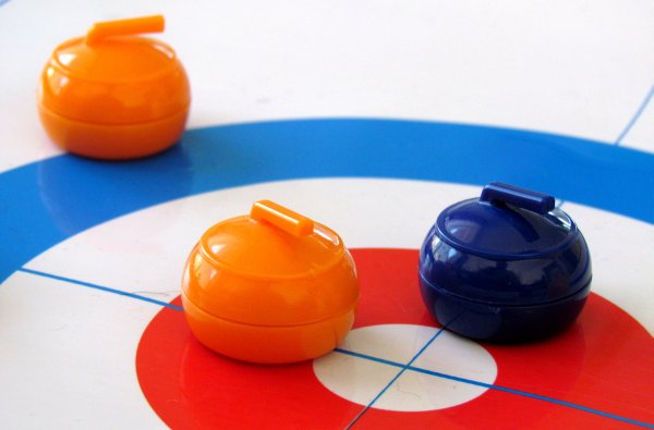 Stolní curling - rozehraná hra