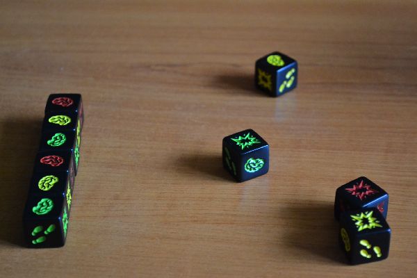 Foto: Recenze: Zombie Dice – jsme zombie a máme HLAD! Foto: Recenze: Zombie Dice – jsme zombie a máme HLAD!